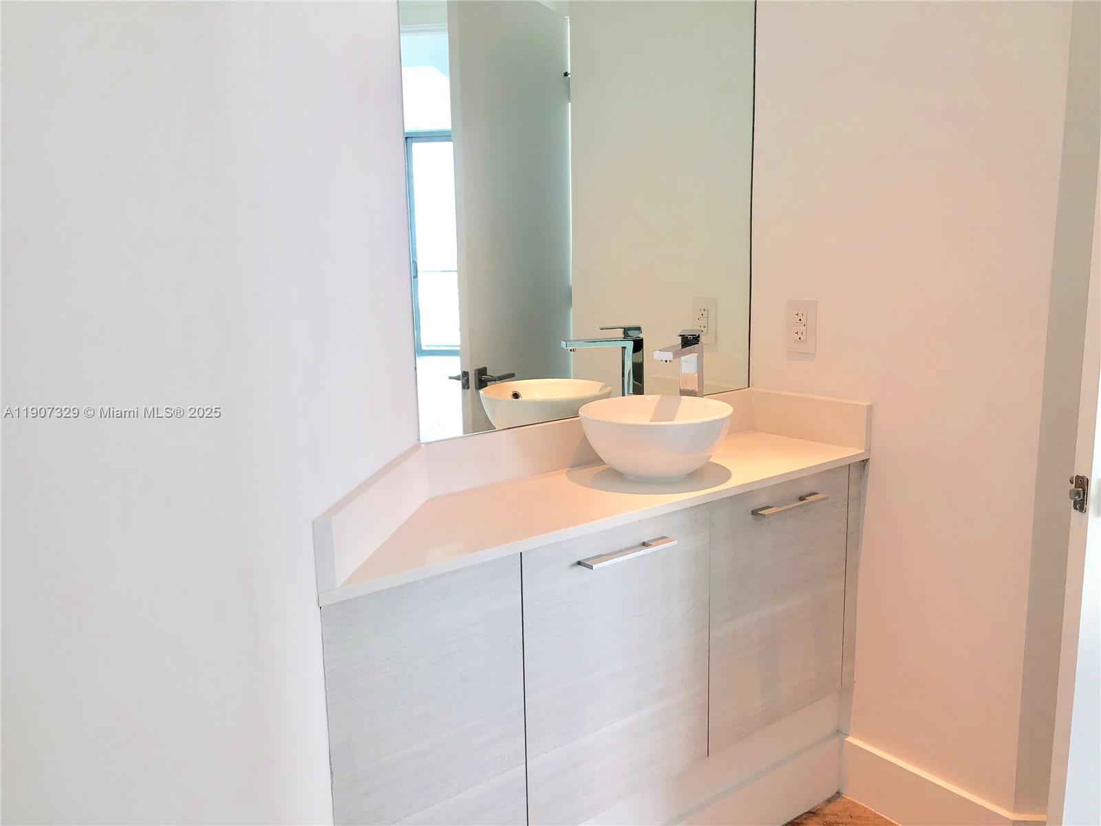650 NE 32 #2008, Miami FL 33137