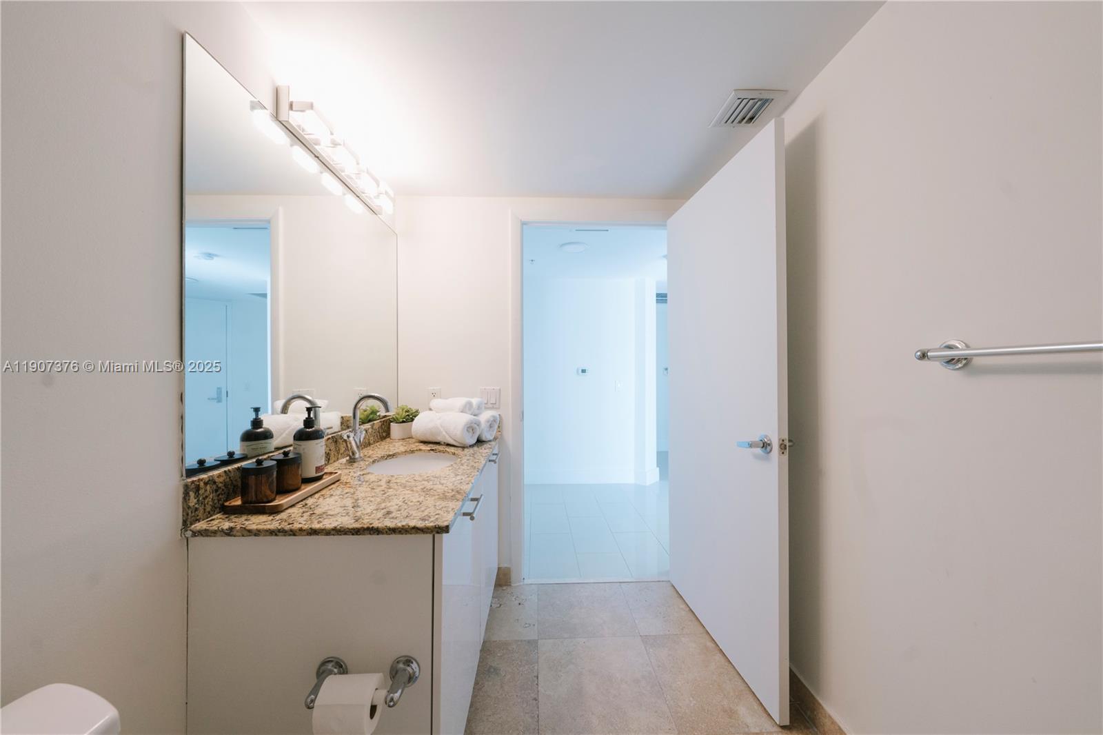 41 SE 5th St #1217, Miami FL 33131