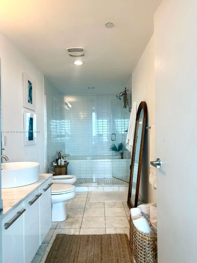 888 BISCAYNE BL #2707, Miami FL 33132