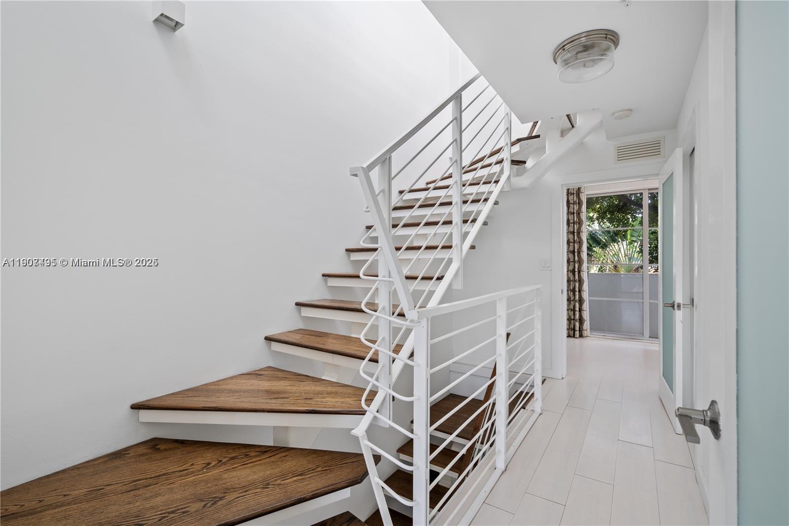 1600 Michigan Ave #7, Miami Beach FL 33139