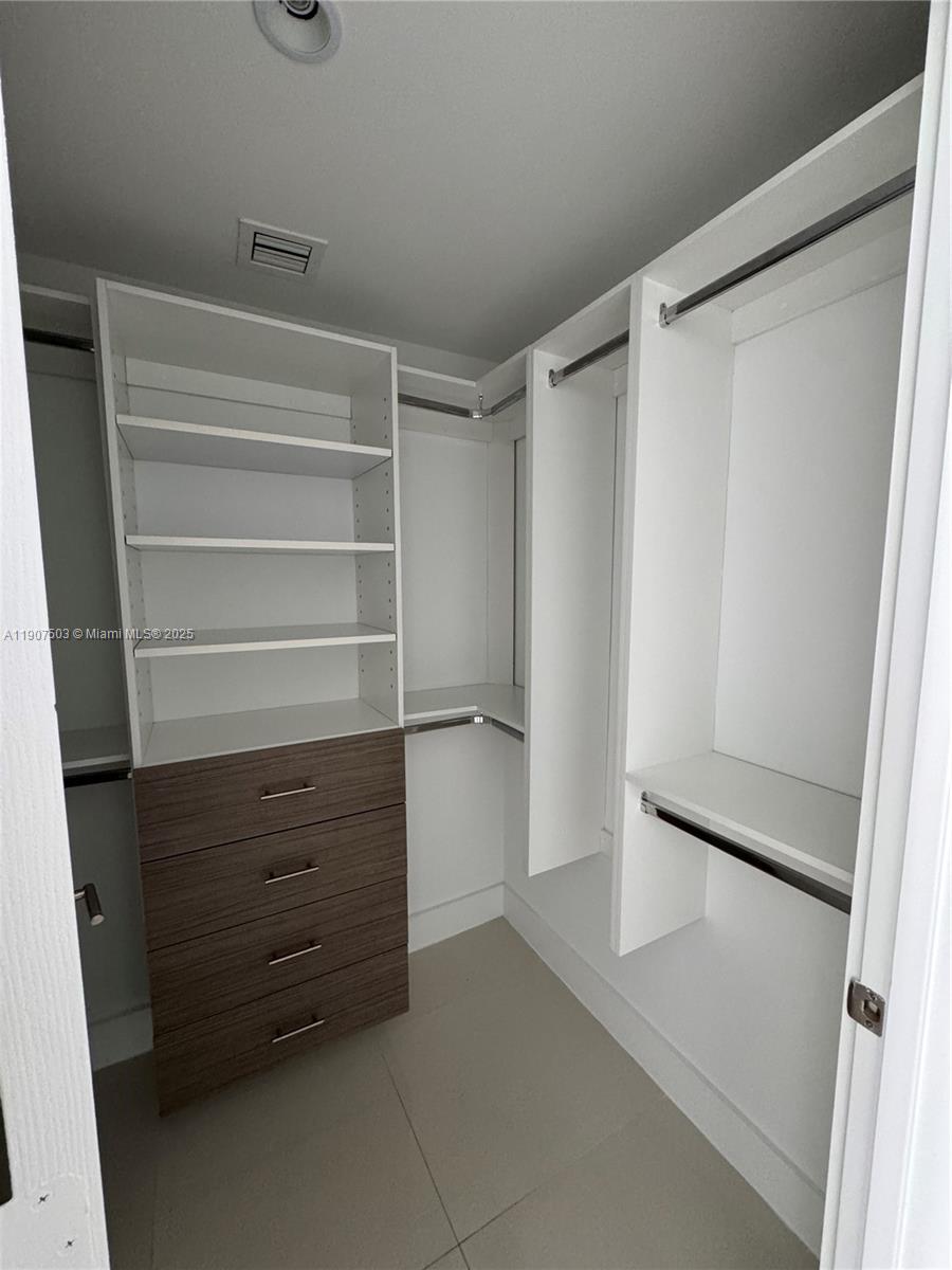 1010 SW 2nd Ave #LPH05, Miami FL 33130