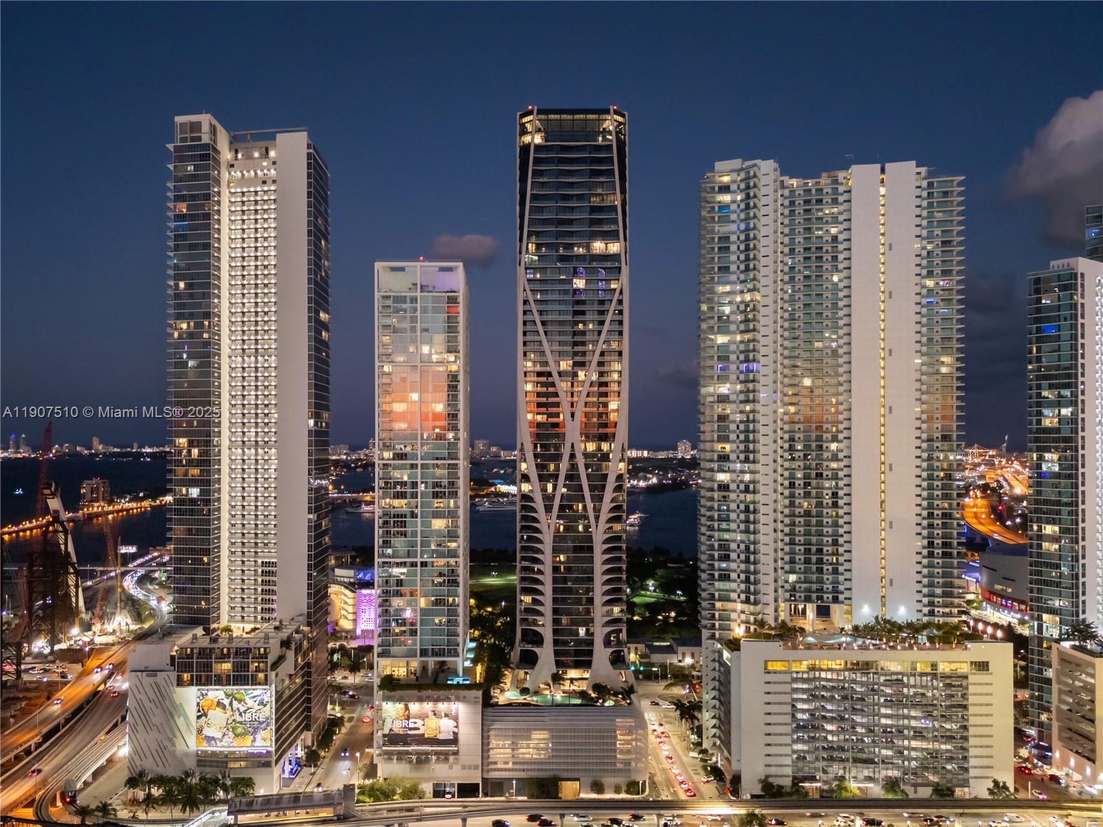 1000 Biscayne Blvd #LPH 4901, Miami FL 33132