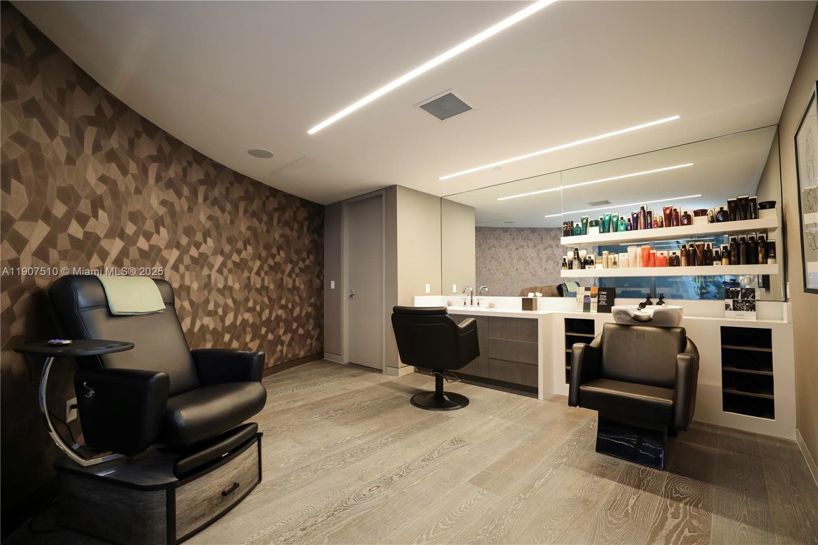 1000 Biscayne Blvd #LPH 4901, Miami FL 33132