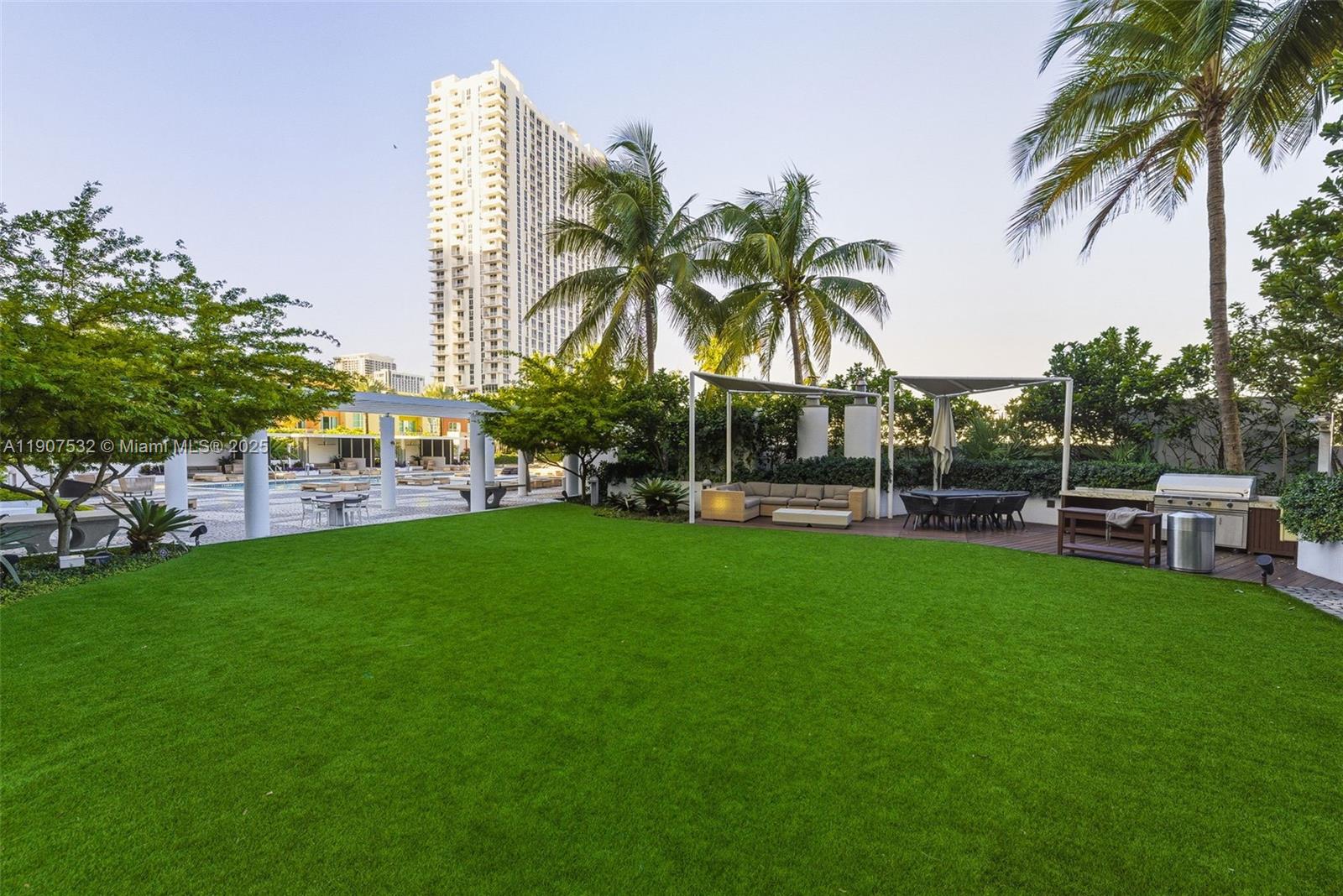 2020 N Bayshore #TH103, Miami FL 33137