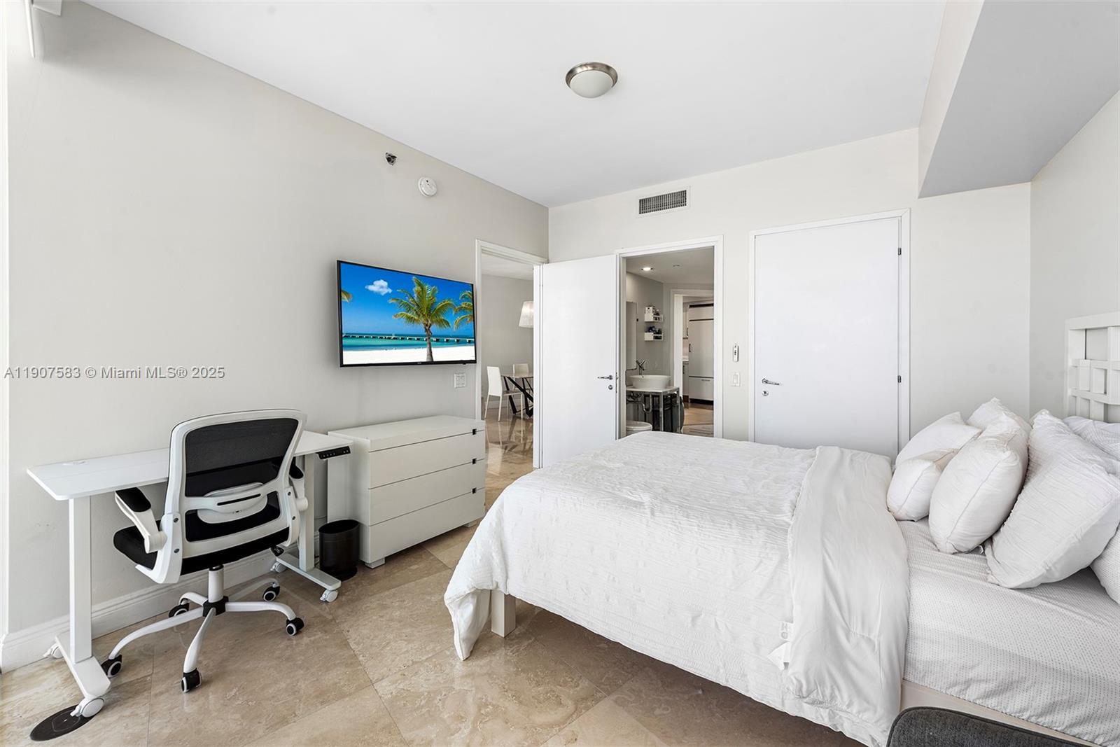 450 Alton Rd #3010, Miami Beach FL 33139