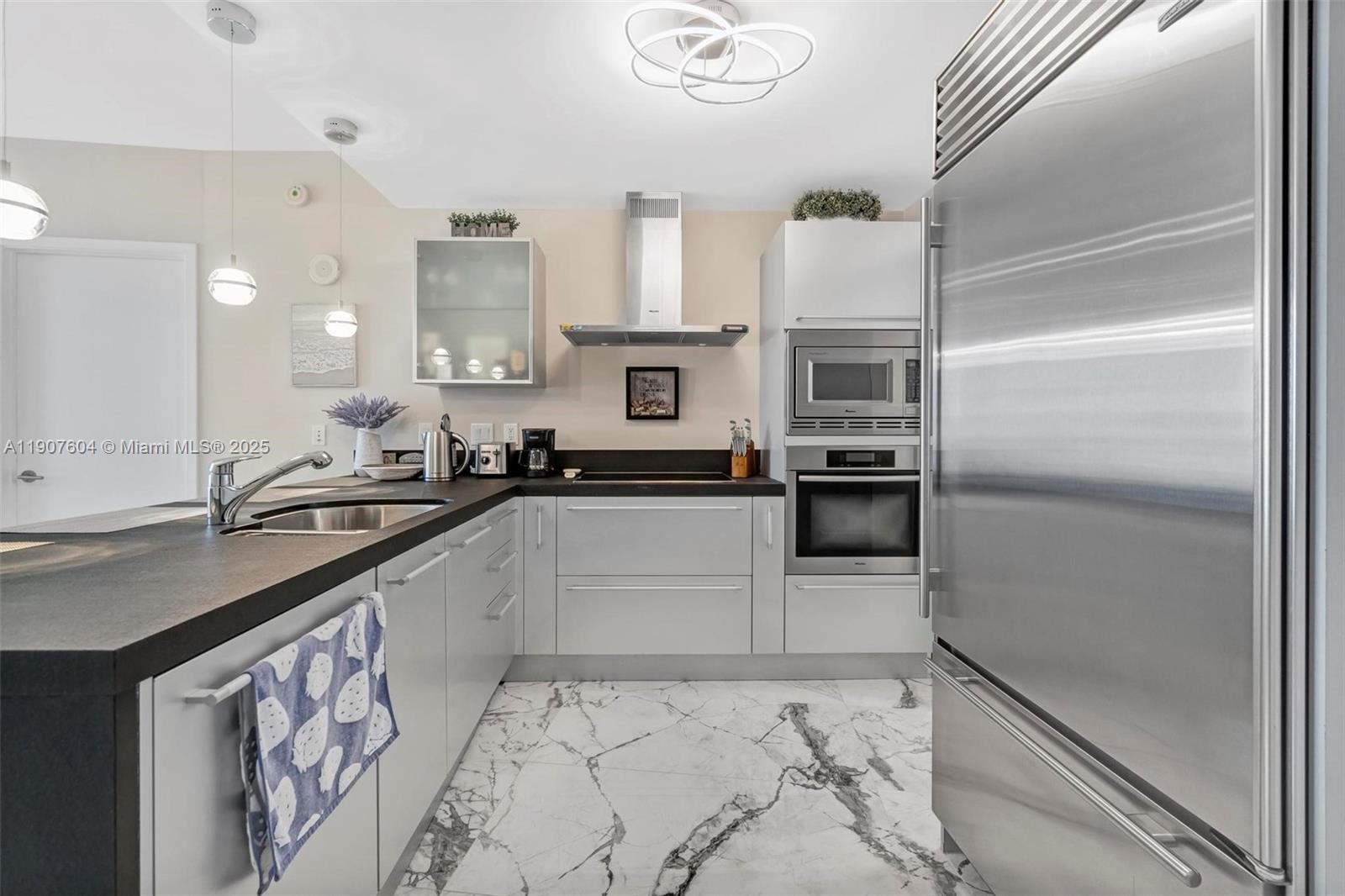 18201 Collins Ave #1408, Sunny Isles Beach FL 33160