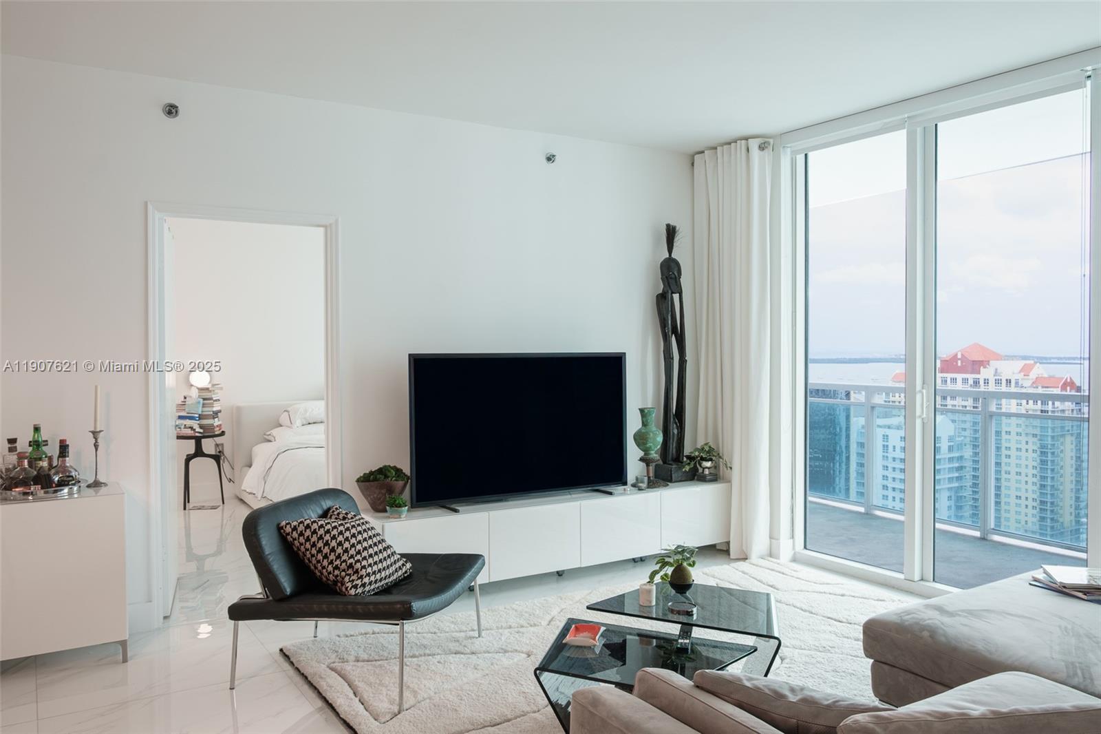 950 Brickell Bay Dr #3905, Miami FL 33131