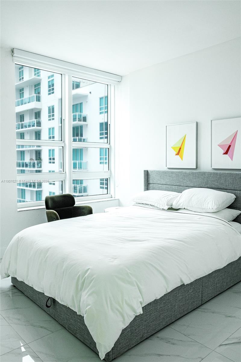 950 Brickell Bay Dr #3905, Miami FL 33131