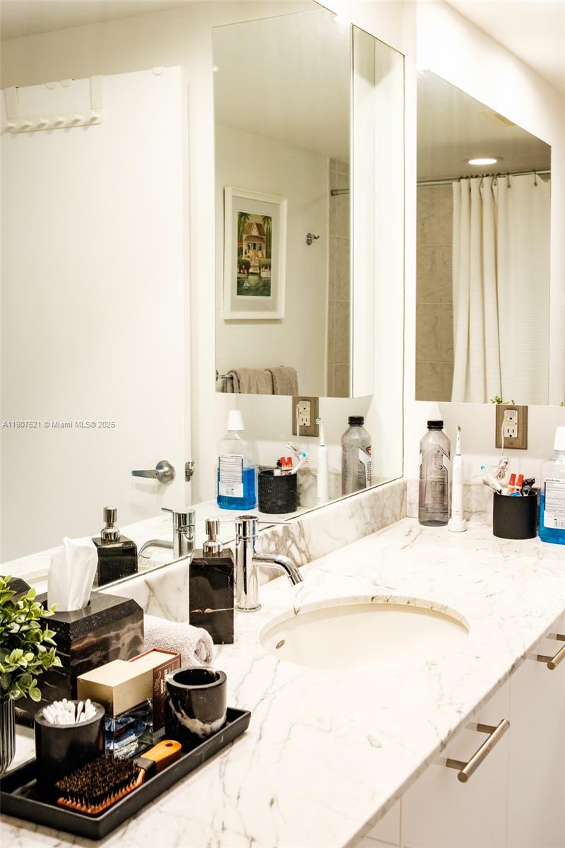 950 Brickell Bay Dr #3905, Miami FL 33131