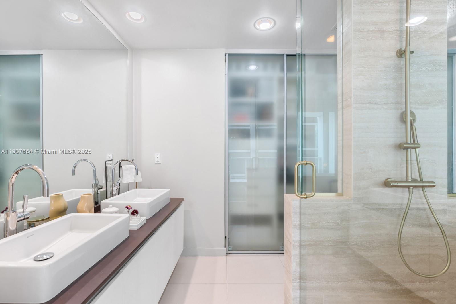 1040 Biscayne Blvd #2908, Miami FL 33132