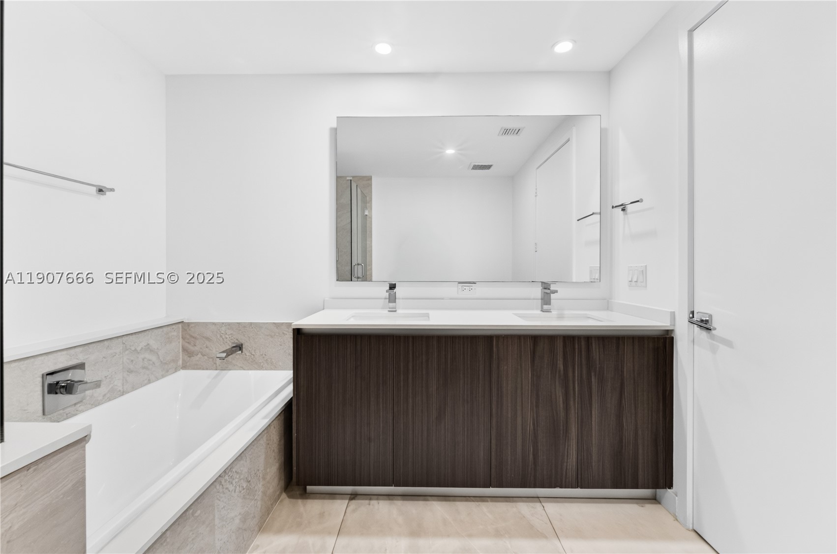 488 NE 18th St #1815, Miami FL 33132