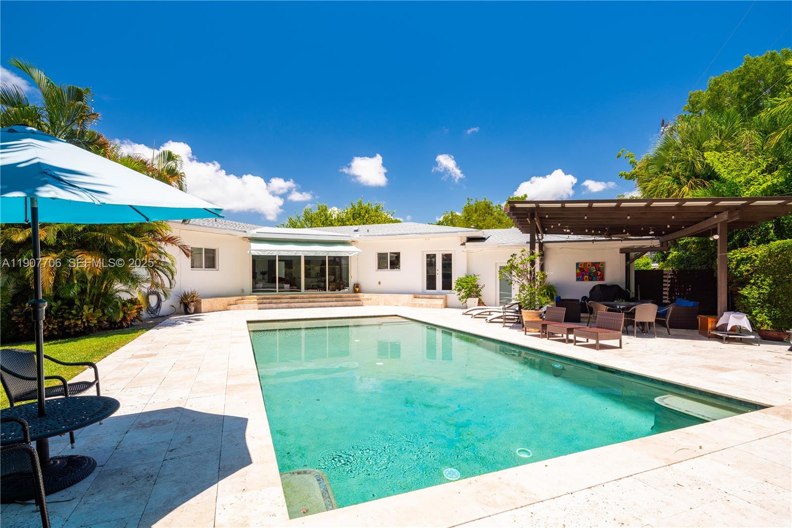 200 S Shore Dr S, Miami FL 33133