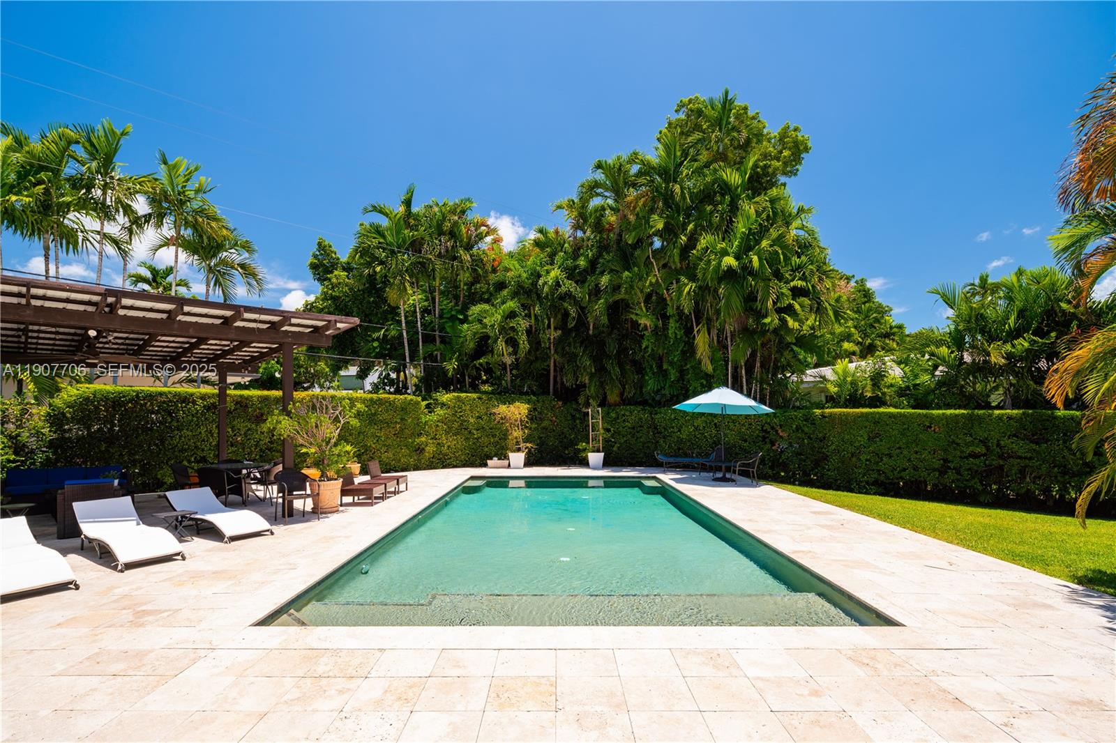 200 S Shore Dr S, Miami FL 33133