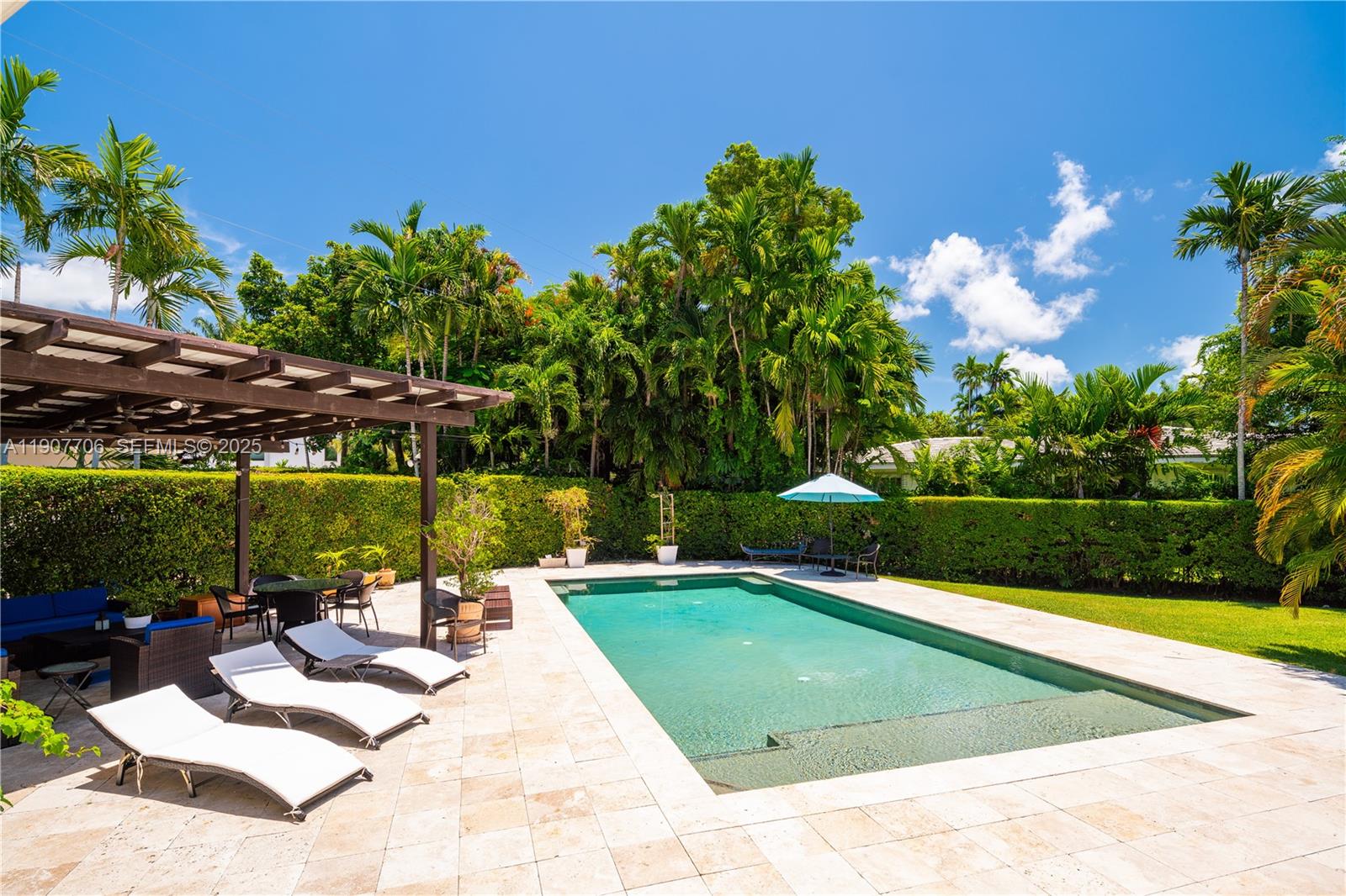 200 S Shore Dr S, Miami FL 33133