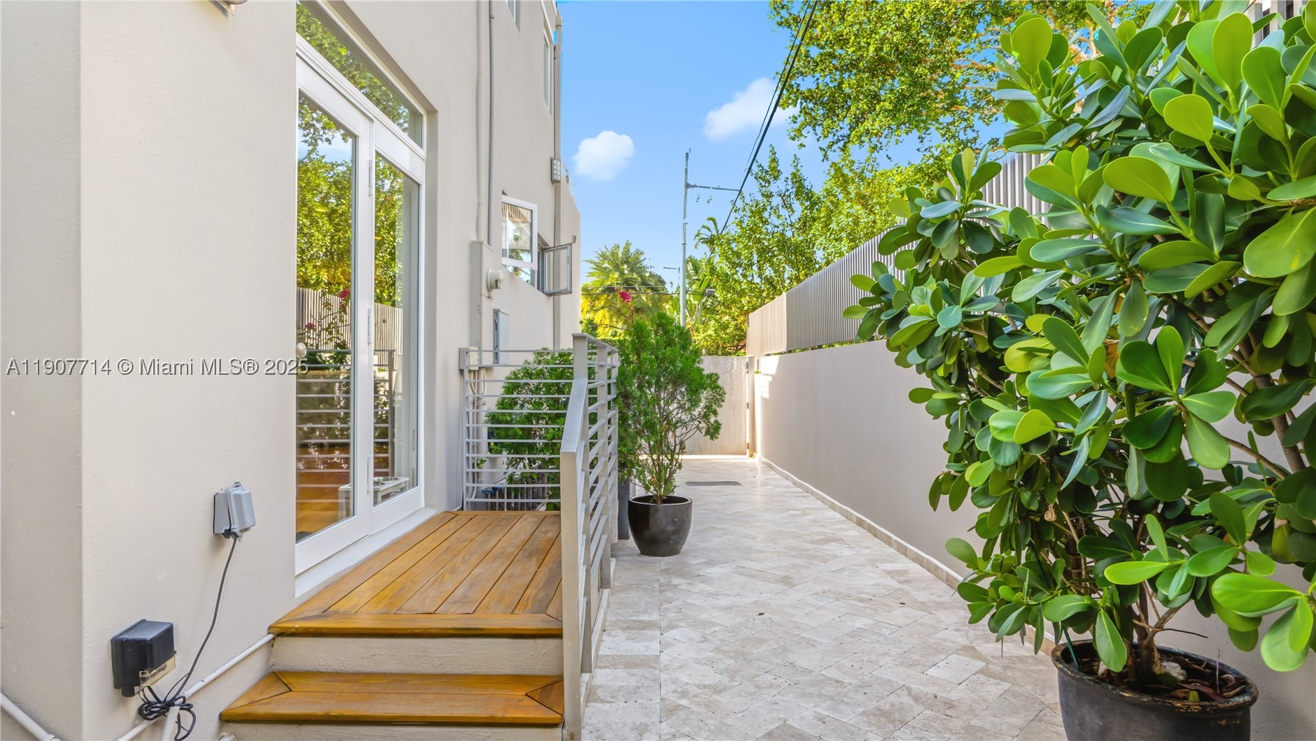 4805 Cherokee Ave, Miami Beach FL 33140