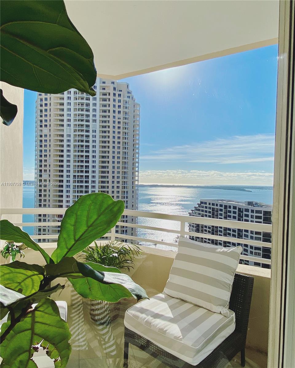 888 Brickell Key Dr #2209, Miami FL 33131