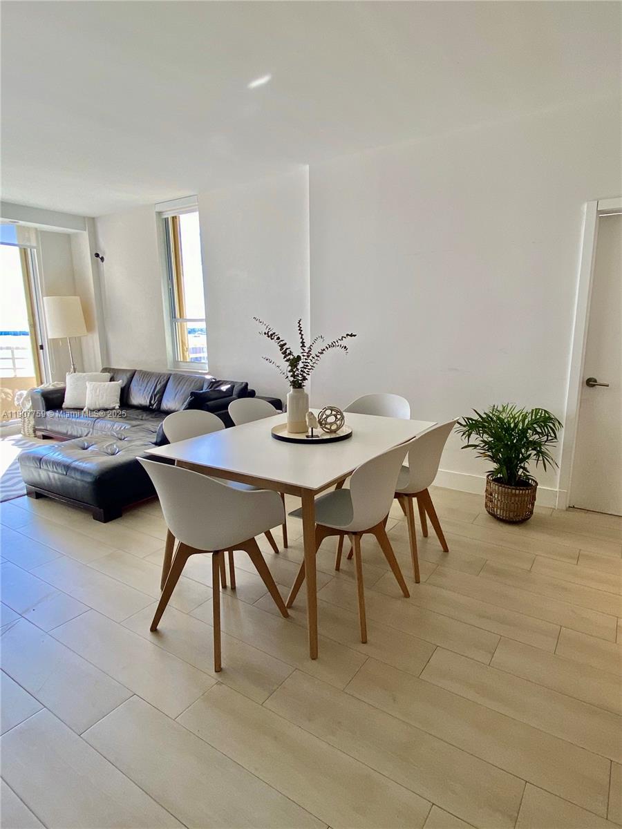 888 Brickell Key Dr #2209, Miami FL 33131