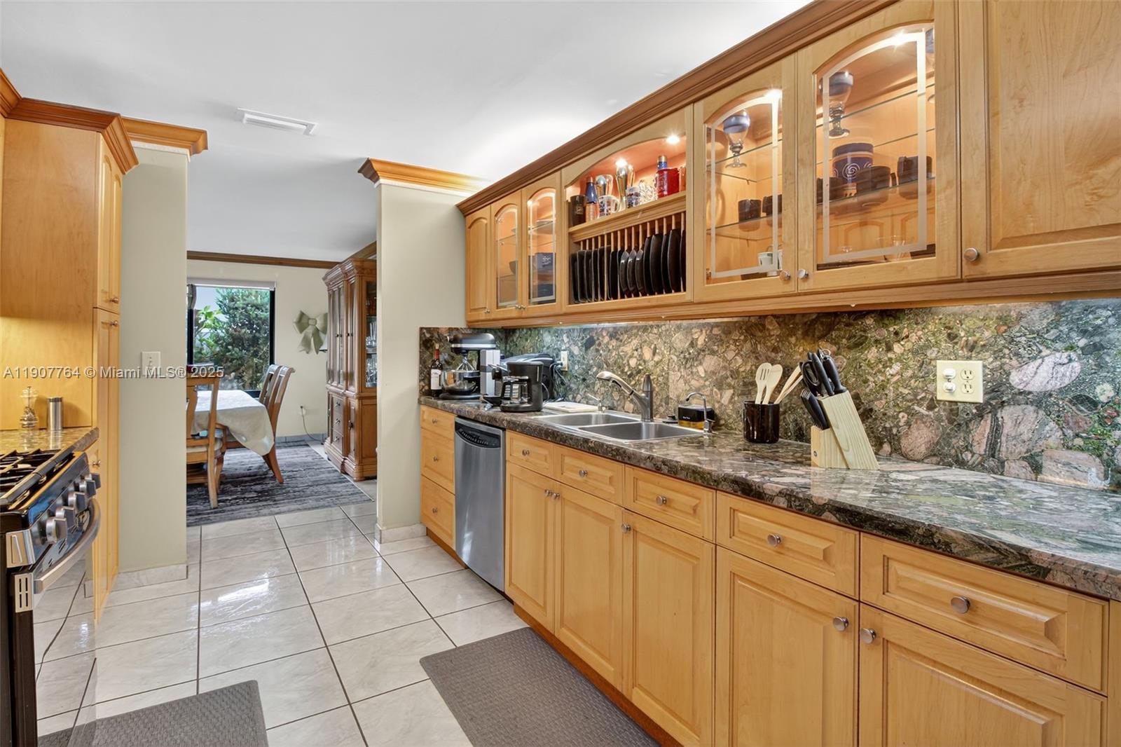 15010 Dunbarton Pl, Miami Lakes FL 33016