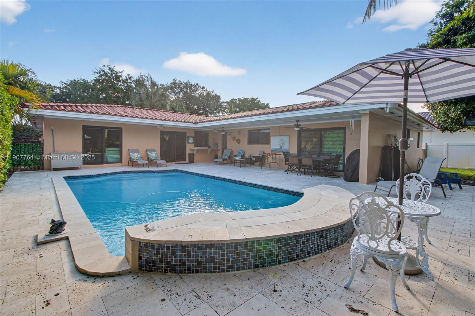 15010 Dunbarton Pl, Miami Lakes FL 33016
