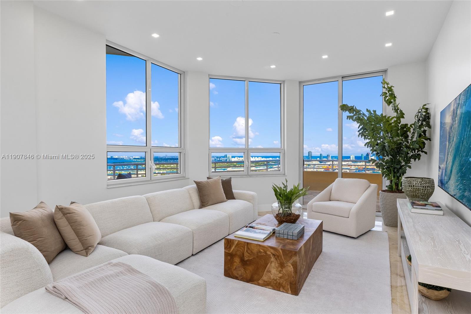 808 Brickell Key Dr #3901, Miami FL 33131