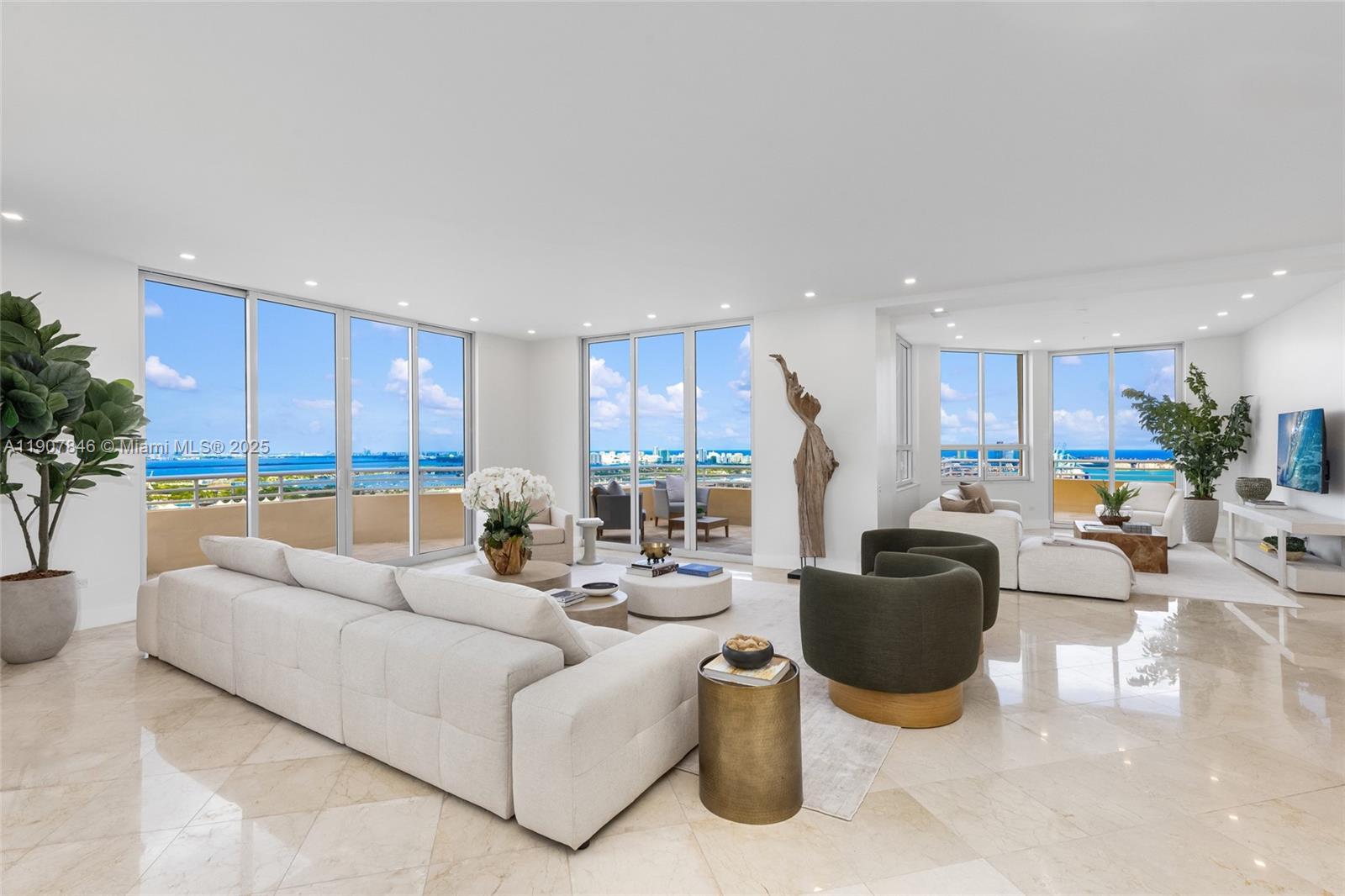 808 Brickell Key Dr #3901, Miami FL 33131