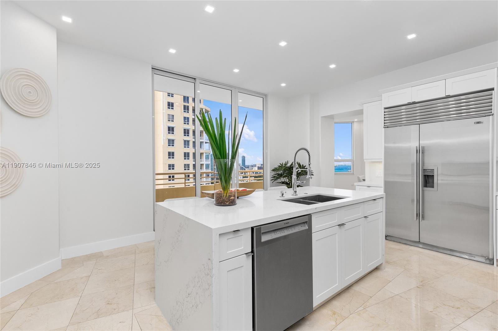 808 Brickell Key Dr #3901, Miami FL 33131