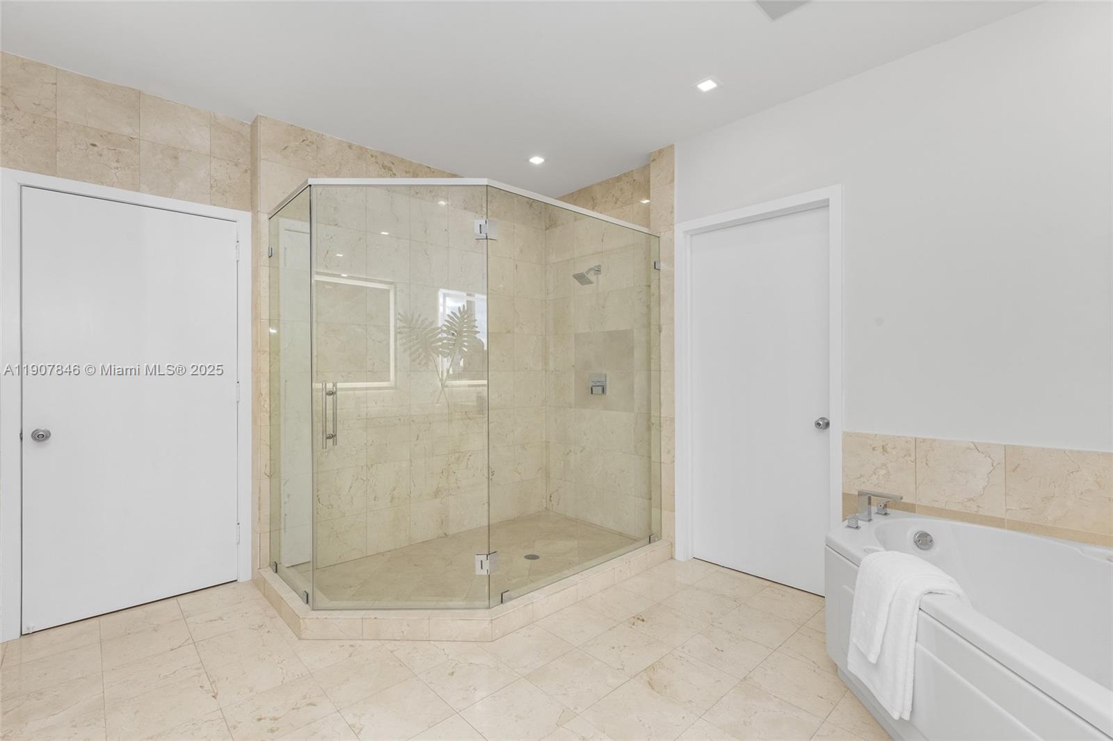808 Brickell Key Dr #3901, Miami FL 33131