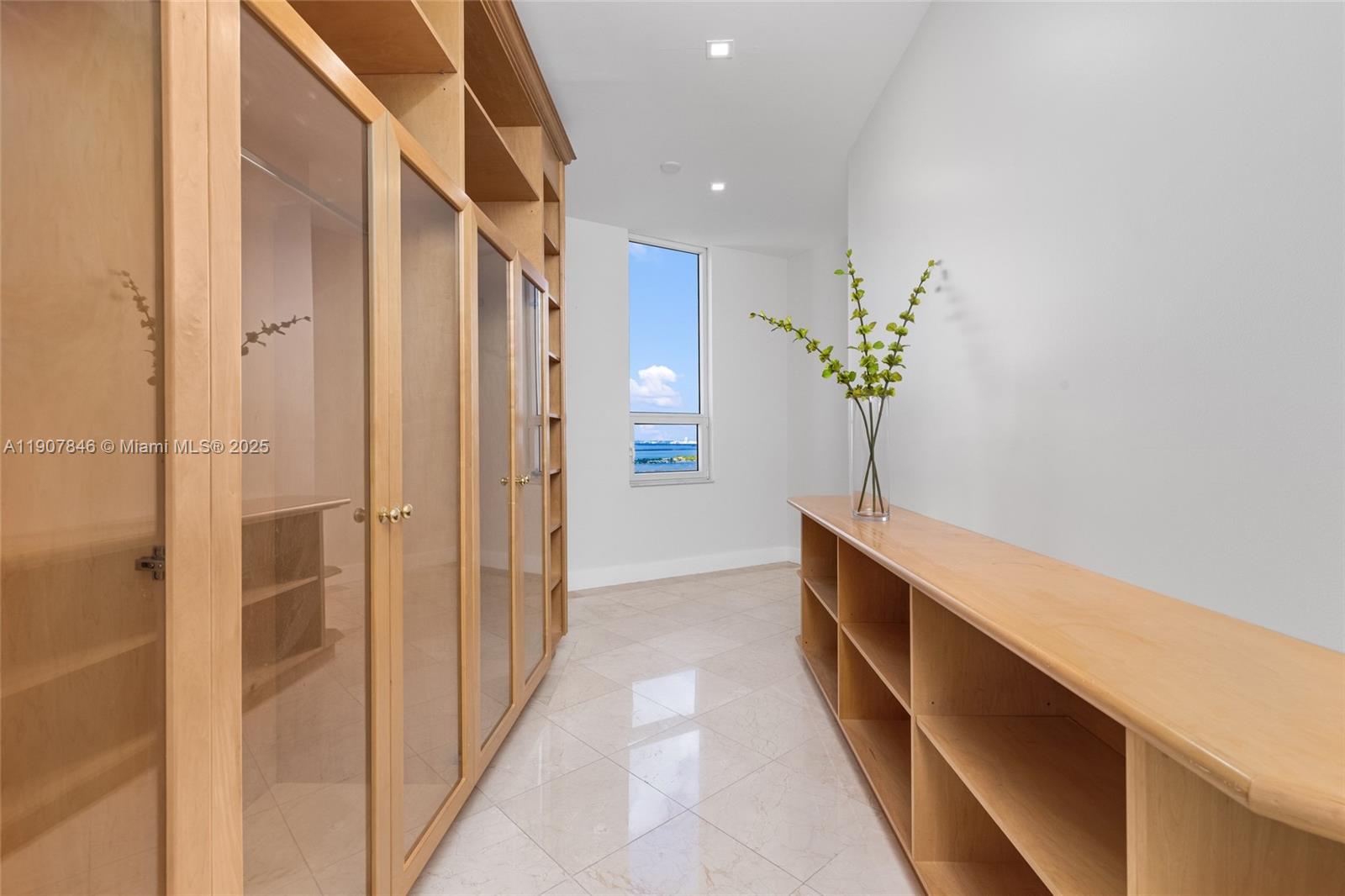 808 Brickell Key Dr #3901, Miami FL 33131
