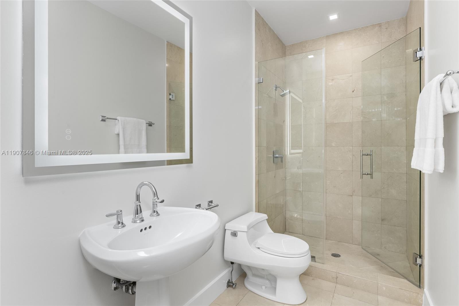 808 Brickell Key Dr #3901, Miami FL 33131