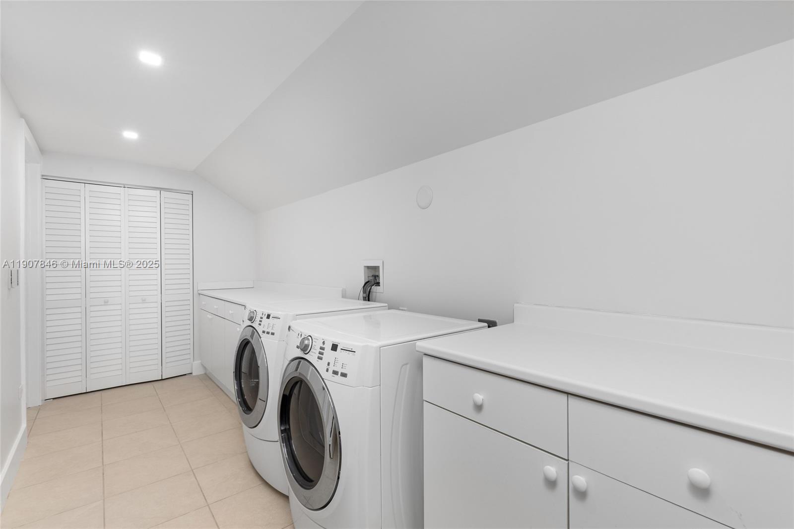 808 Brickell Key Dr #3901, Miami FL 33131
