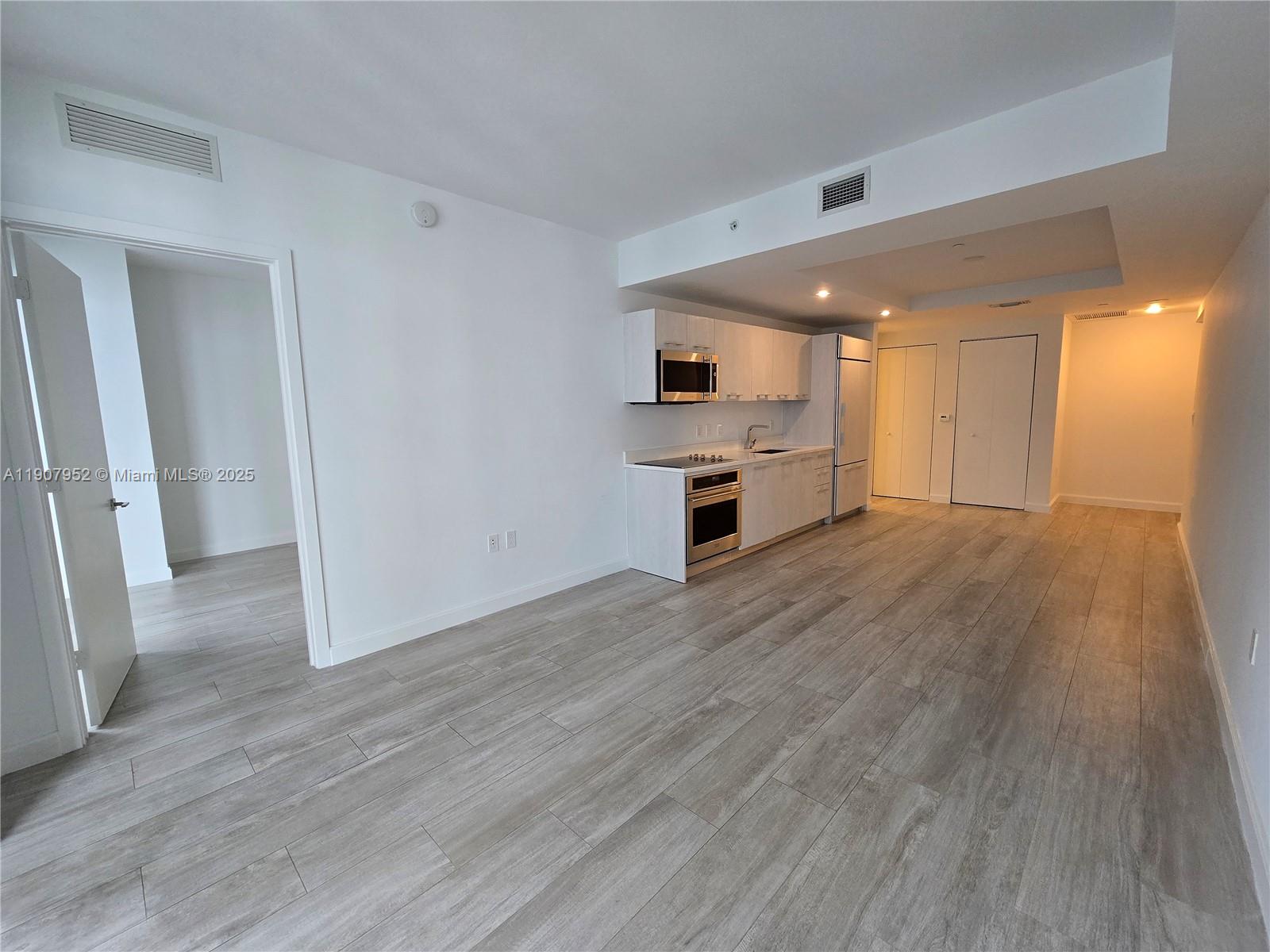 55 SW 9th St #2409, Miami FL 33130