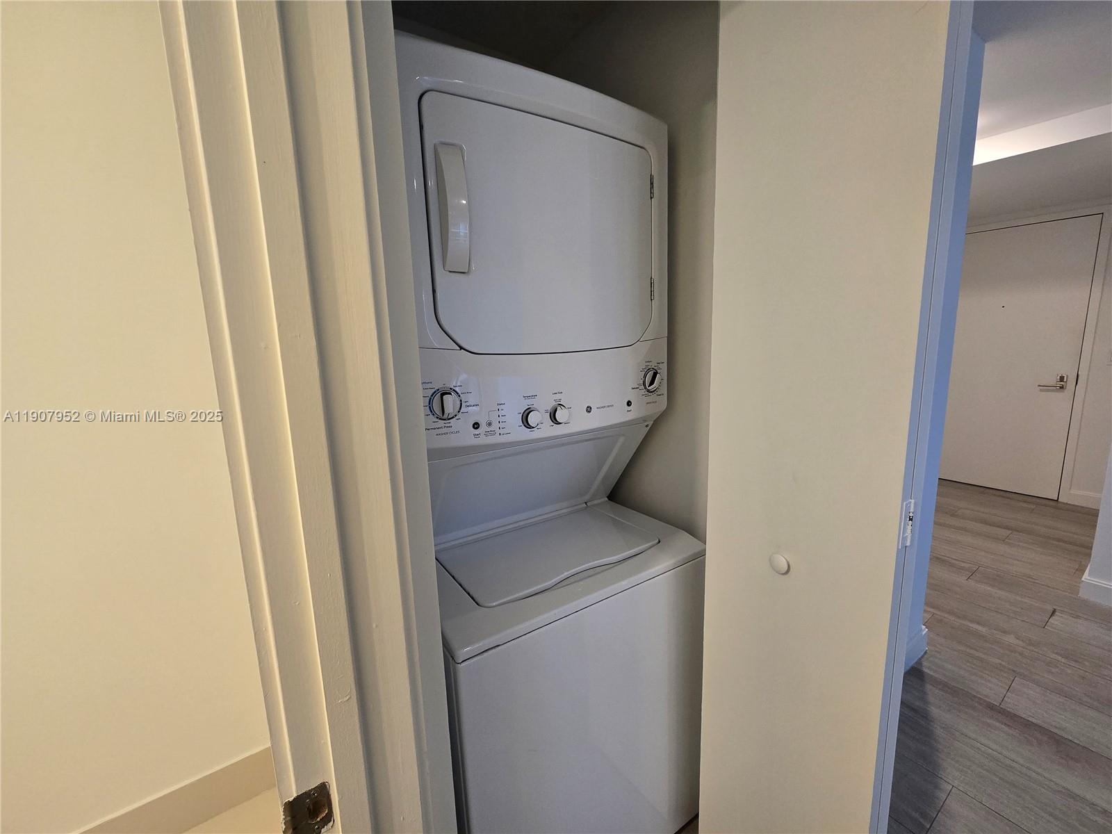 55 SW 9th St #2409, Miami FL 33130
