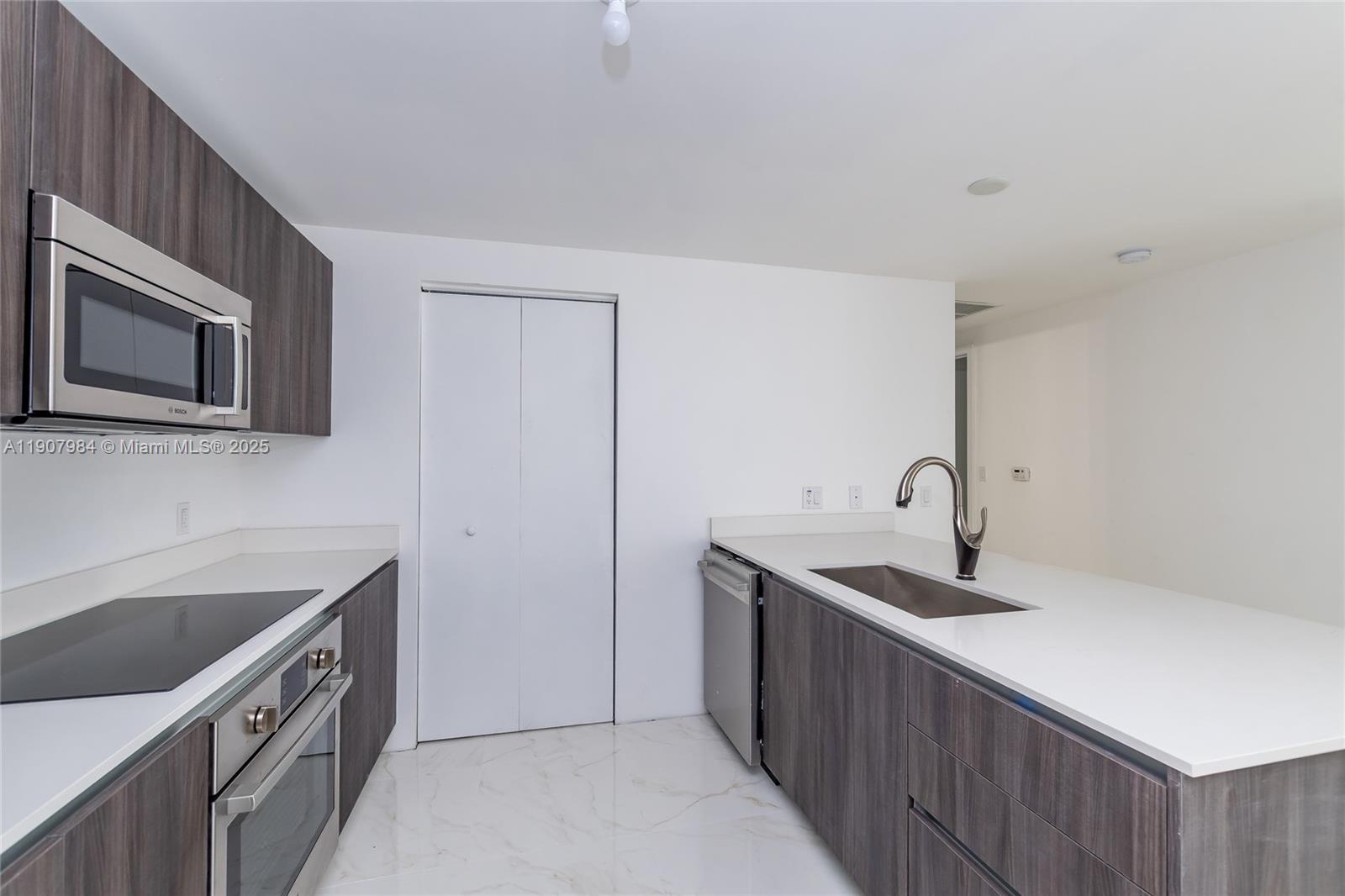 488 NE 18th St #2810, Miami FL 33132