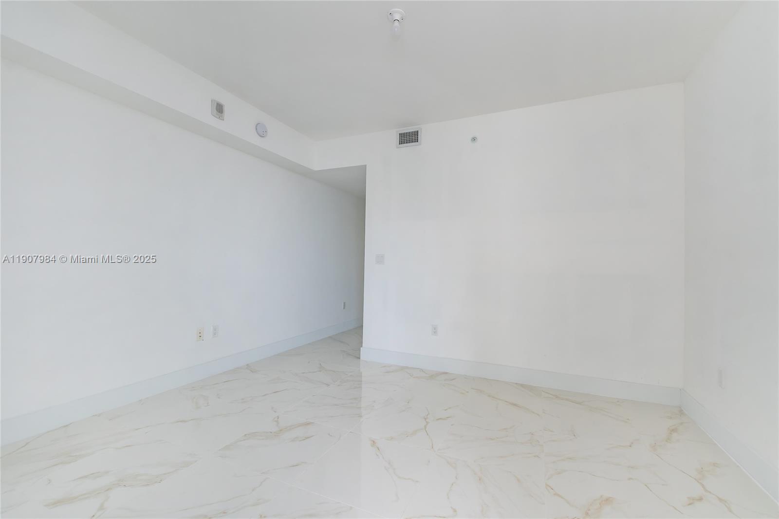 488 NE 18th St #2810, Miami FL 33132