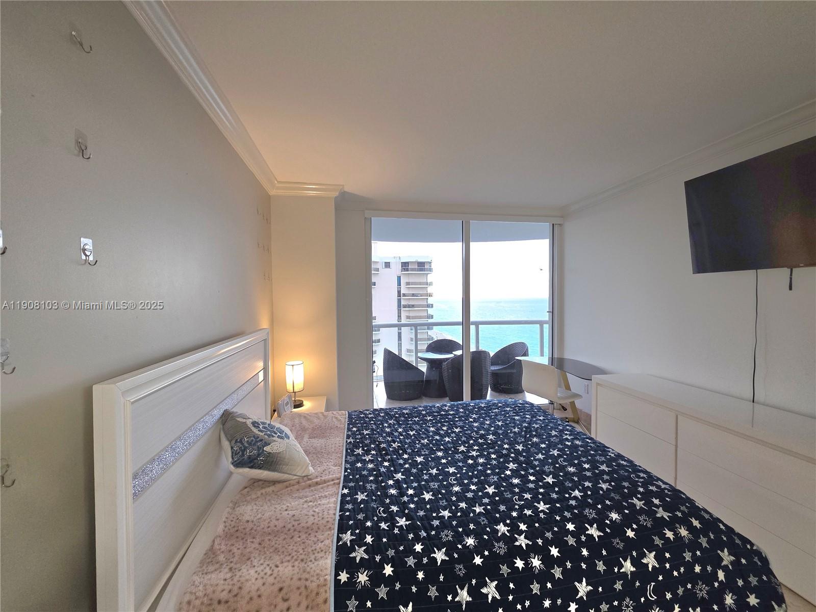 6365 Collins Ave #1511, Miami Beach FL 33141