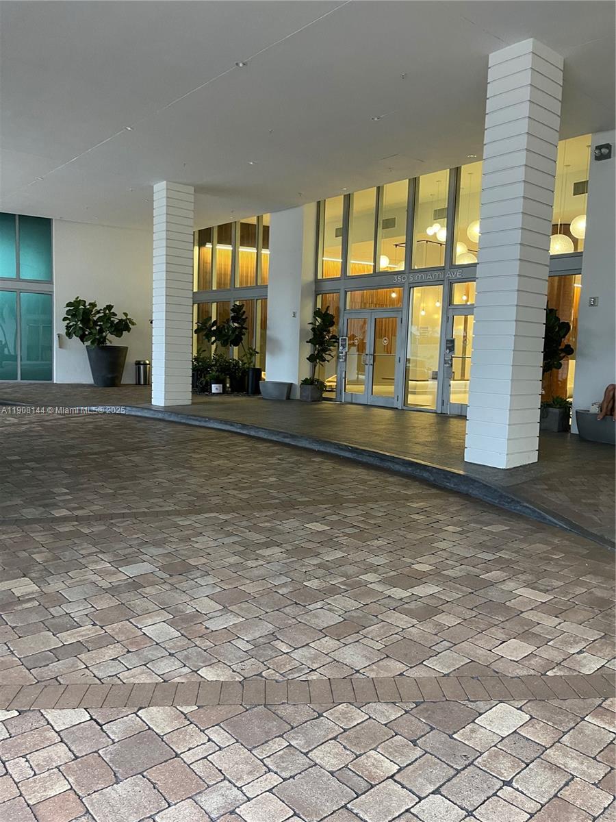 350 S Miami Ave #1715, Miami FL 33130