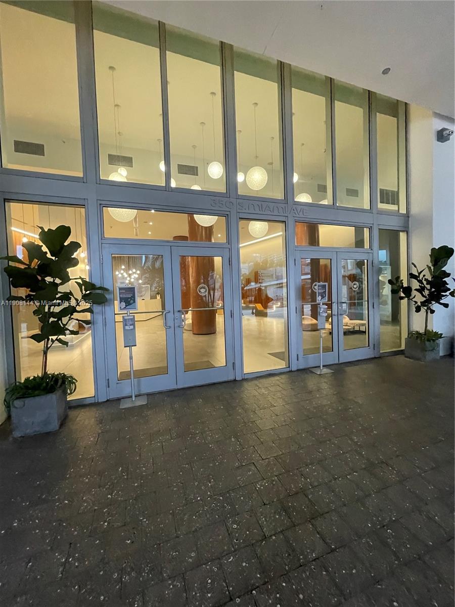 350 S Miami Ave #1715, Miami FL 33130