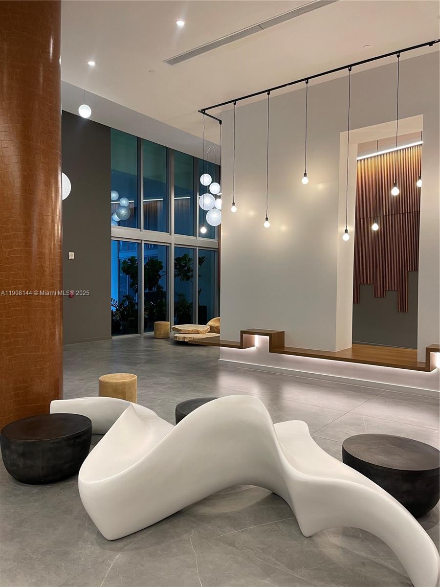 350 S Miami Ave #1715, Miami FL 33130