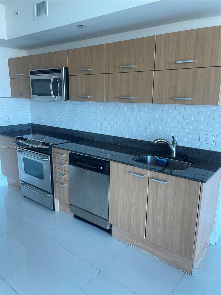 350 S Miami Ave #1715, Miami FL 33130