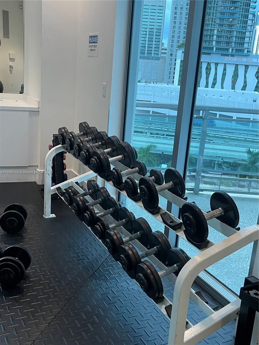 350 S Miami Ave #1715, Miami FL 33130