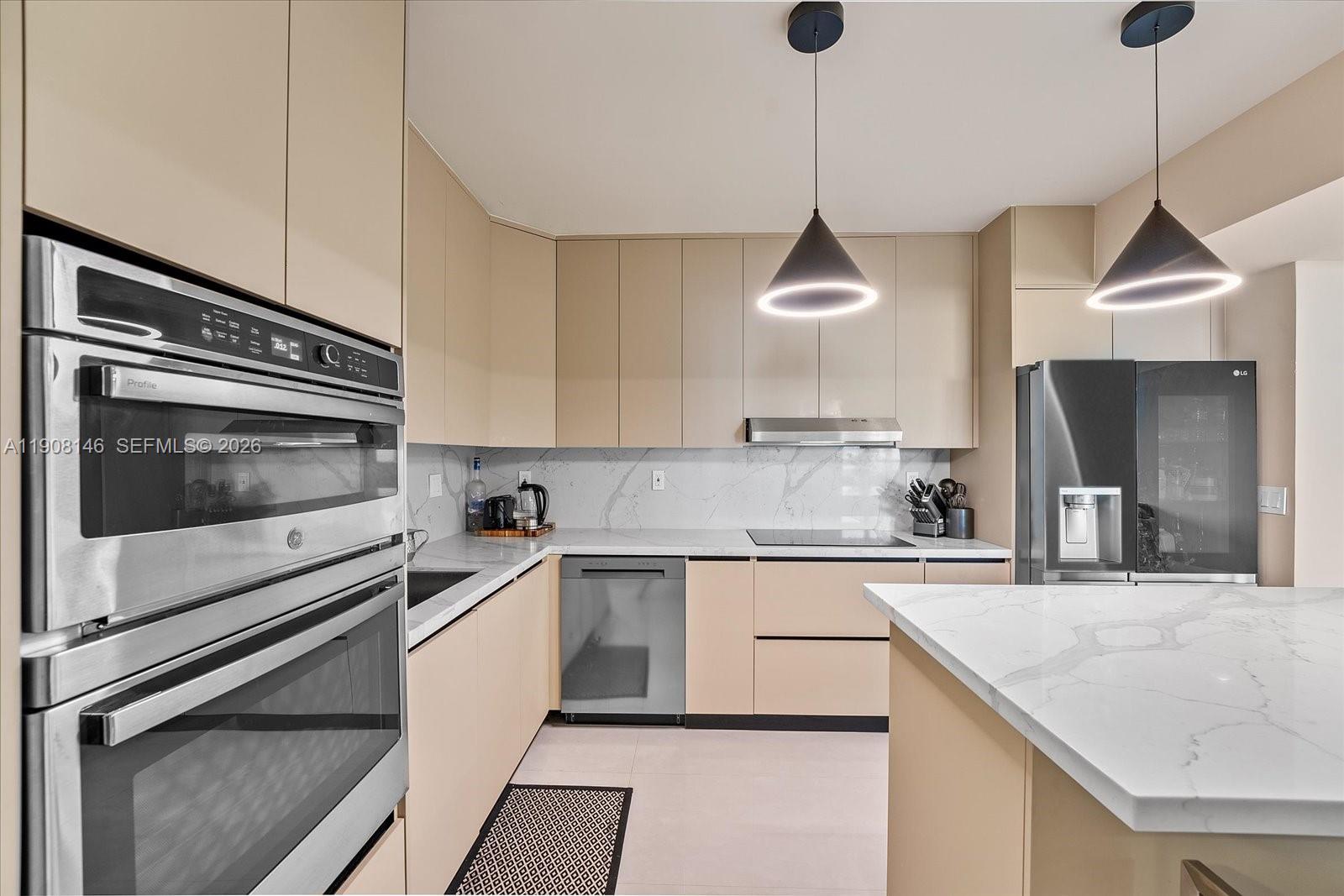20281 E Country Club Dr #304, Aventura FL 33180