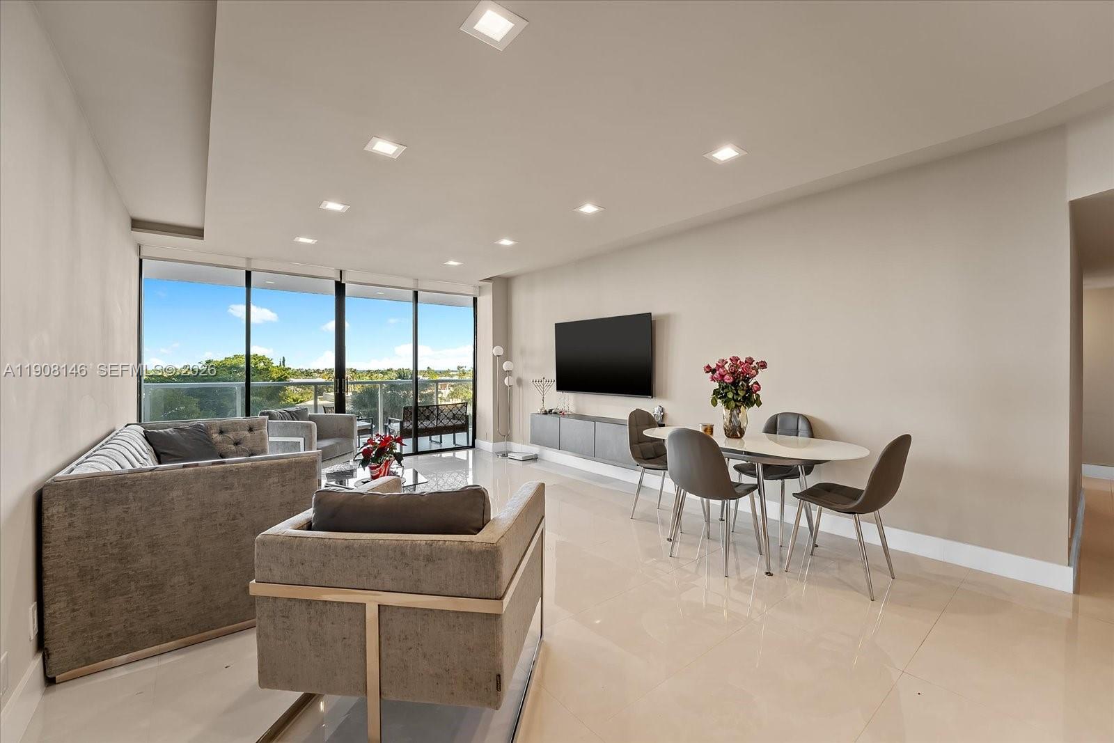 20281 E Country Club Dr #304, Aventura FL 33180