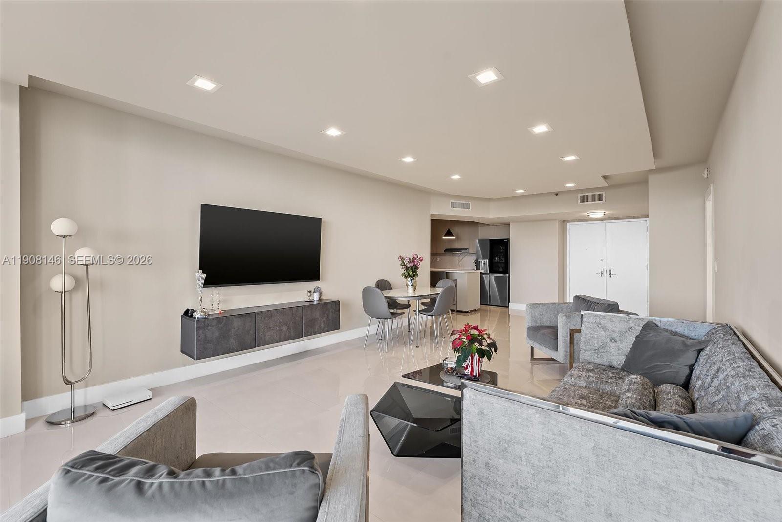 20281 E Country Club Dr #304, Aventura FL 33180