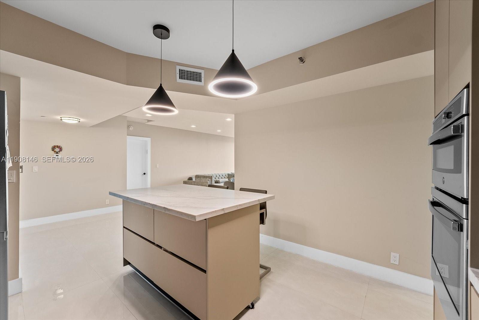 20281 E Country Club Dr #304, Aventura FL 33180