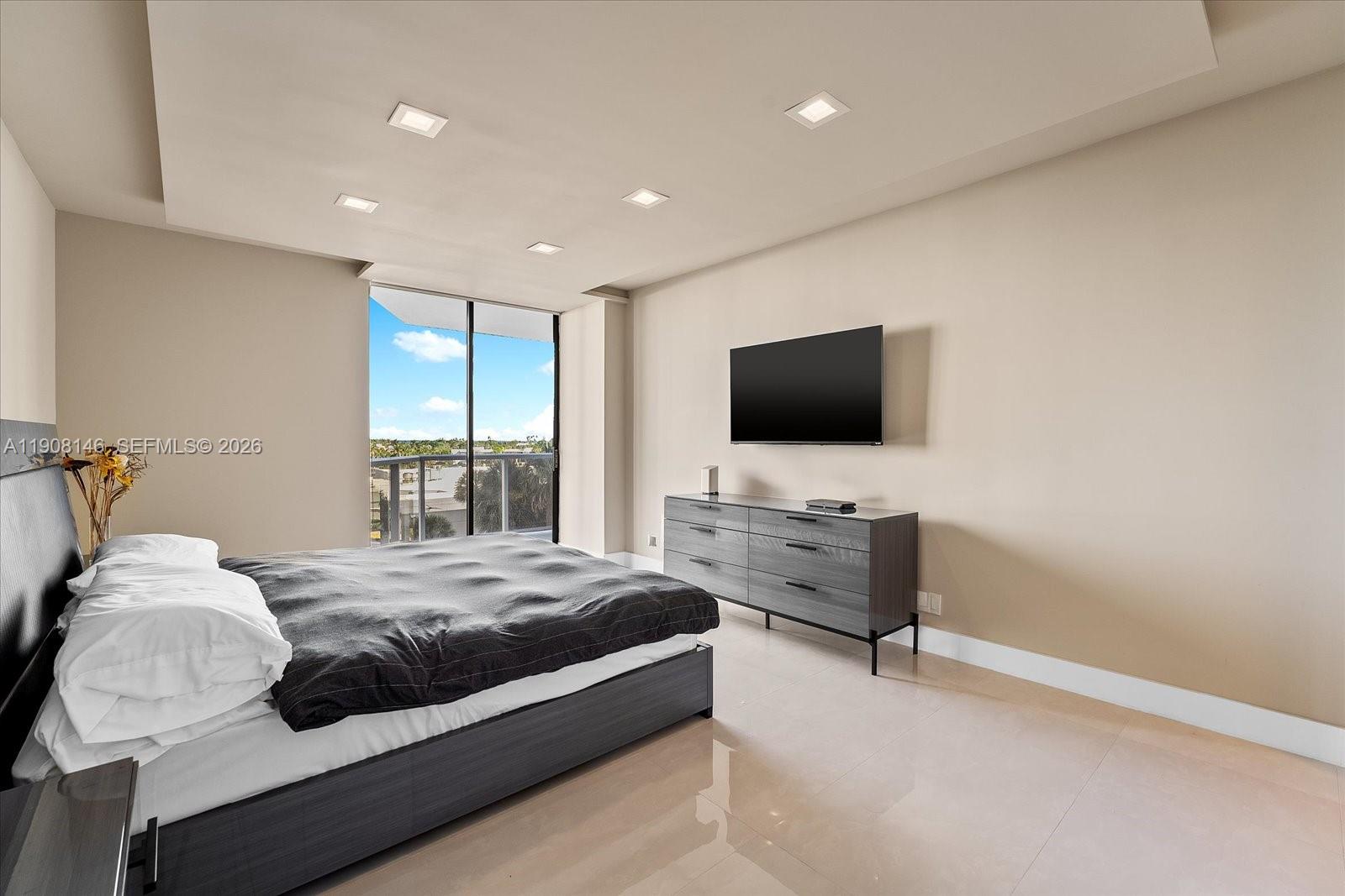 20281 E Country Club Dr #304, Aventura FL 33180