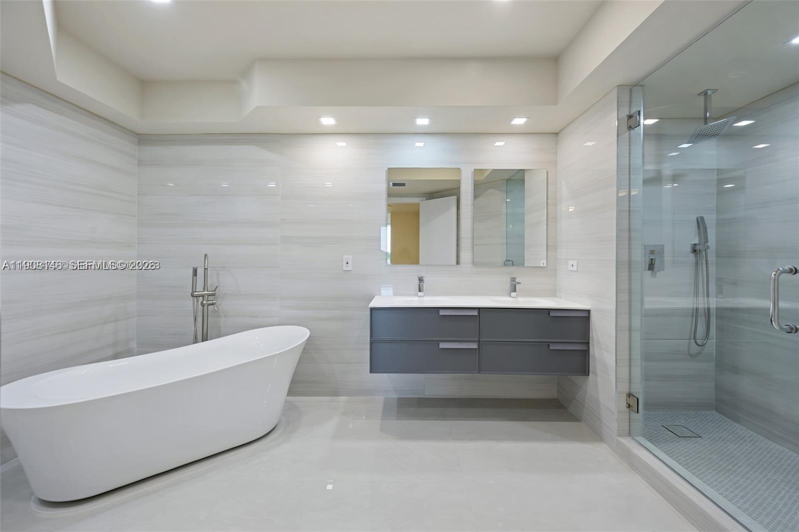 20281 E Country Club Dr #304, Aventura FL 33180