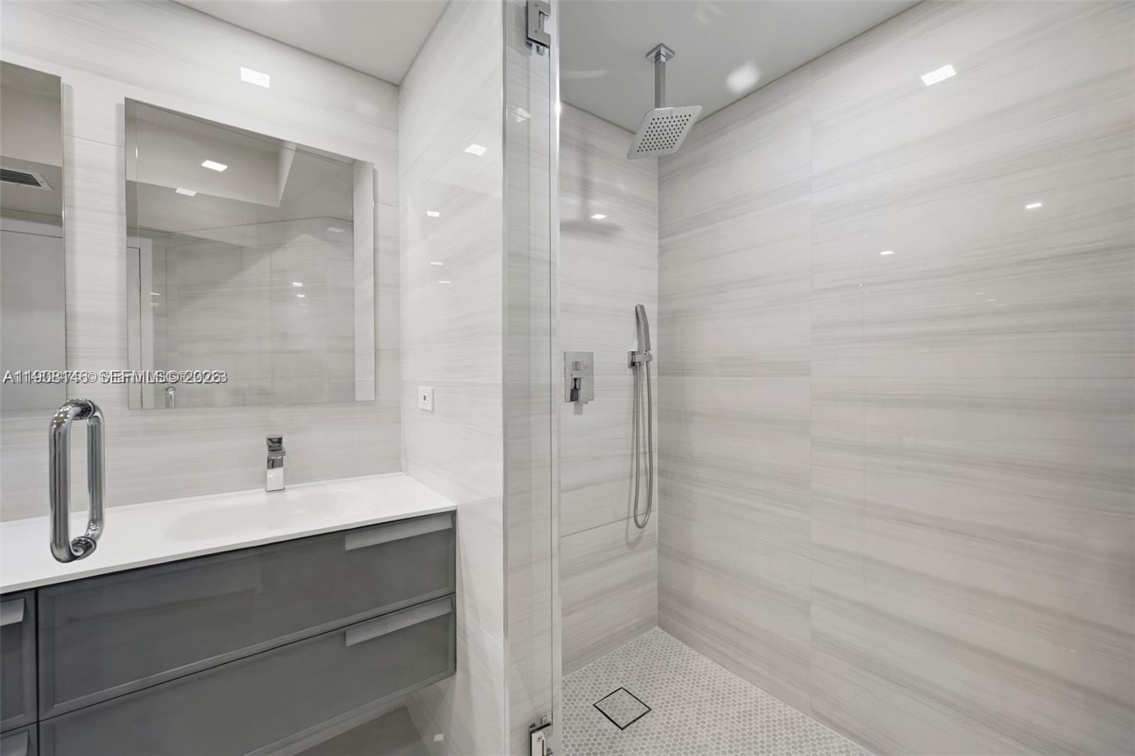 20281 E Country Club Dr #304, Aventura FL 33180