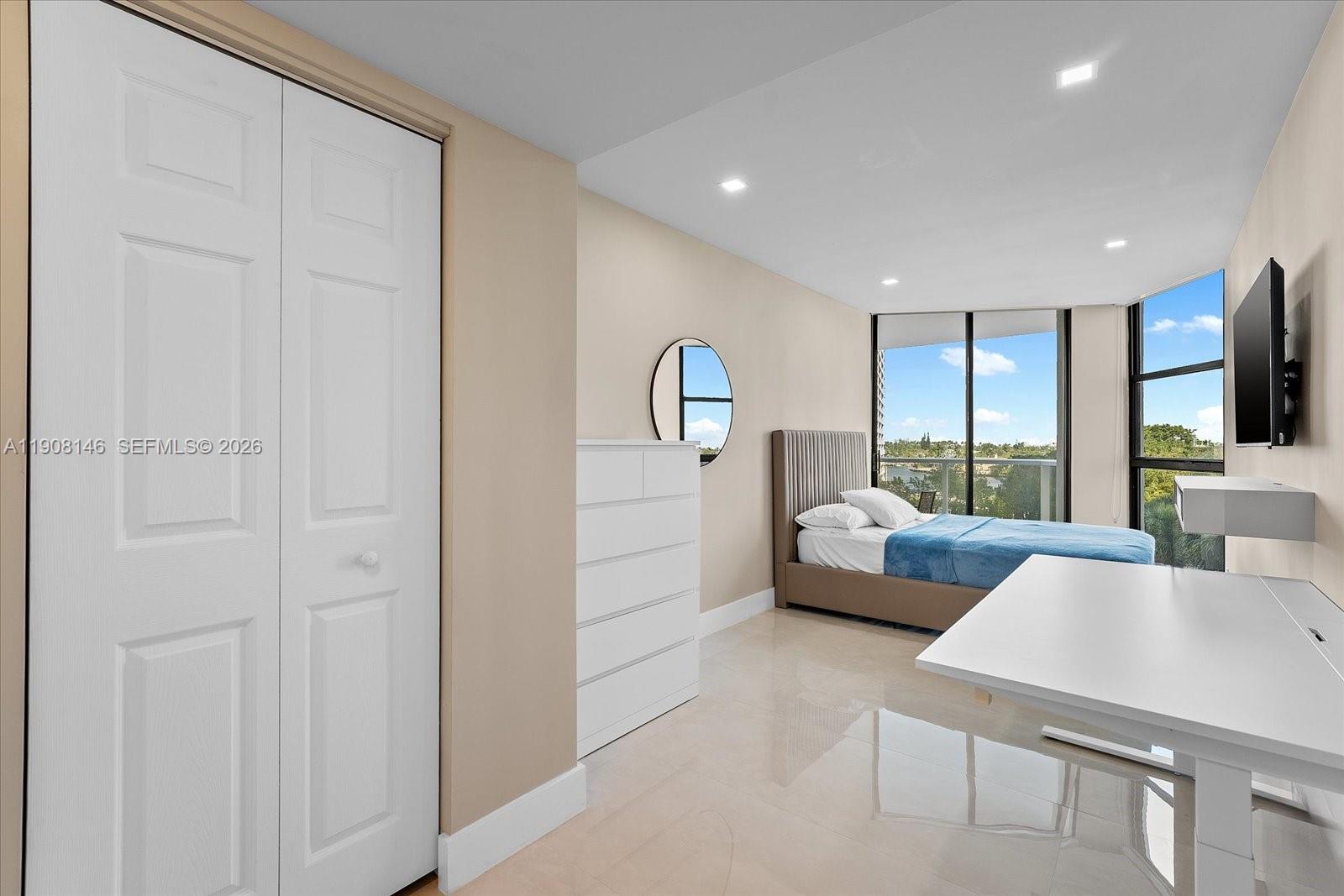 20281 E Country Club Dr #304, Aventura FL 33180