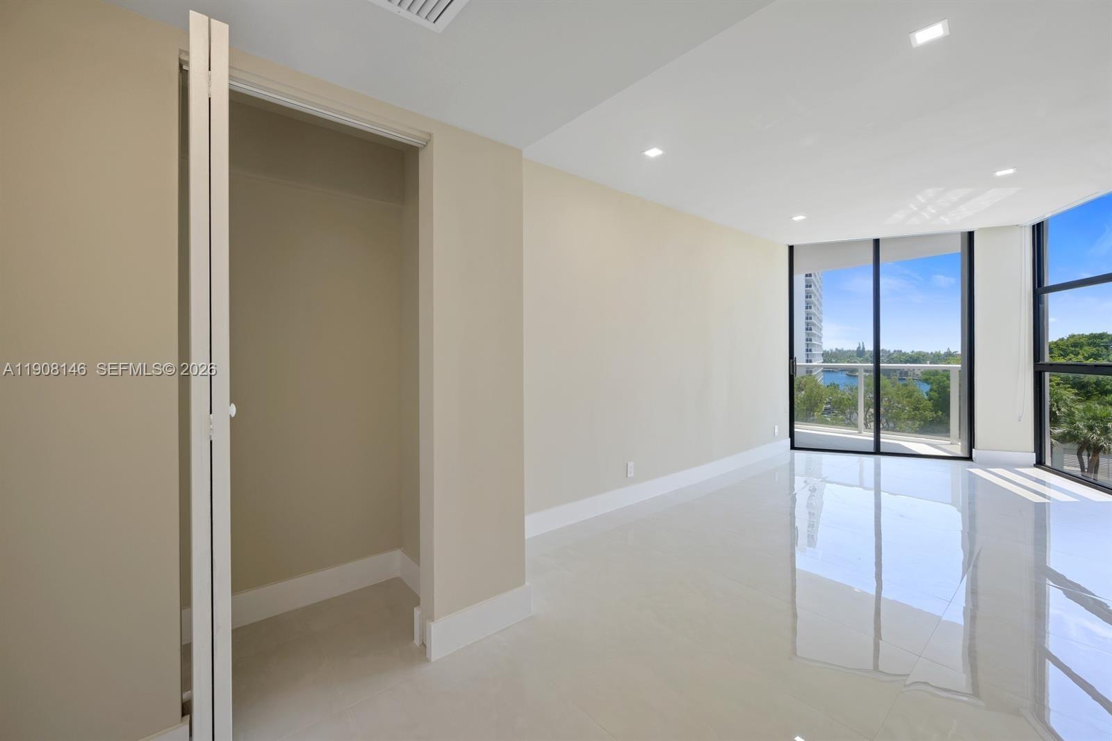 20281 E Country Club Dr #304, Aventura FL 33180