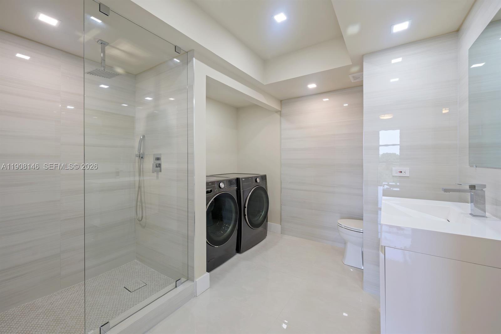20281 E Country Club Dr #304, Aventura FL 33180
